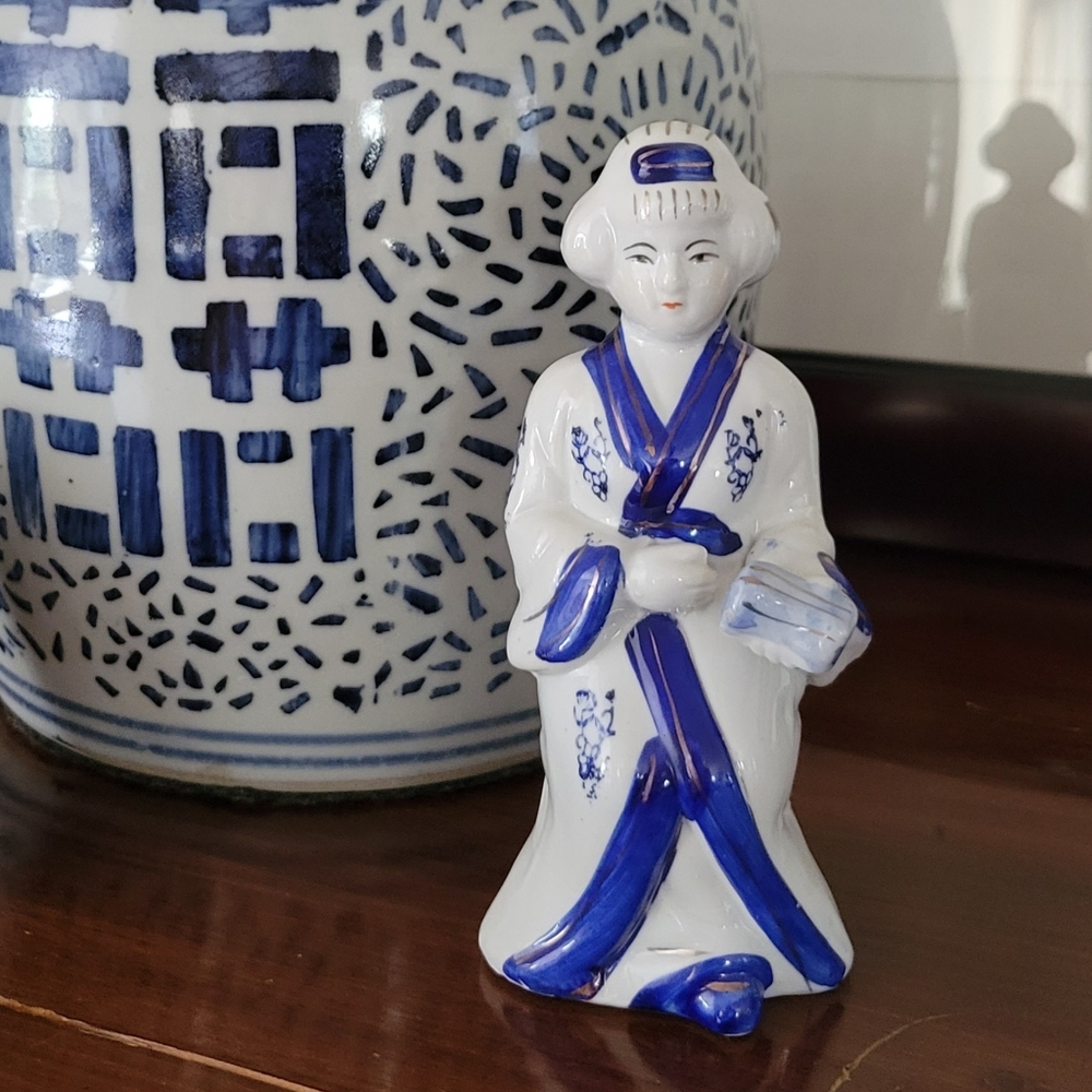 Vintage Geisha Girl Porcelain Figurine 6in